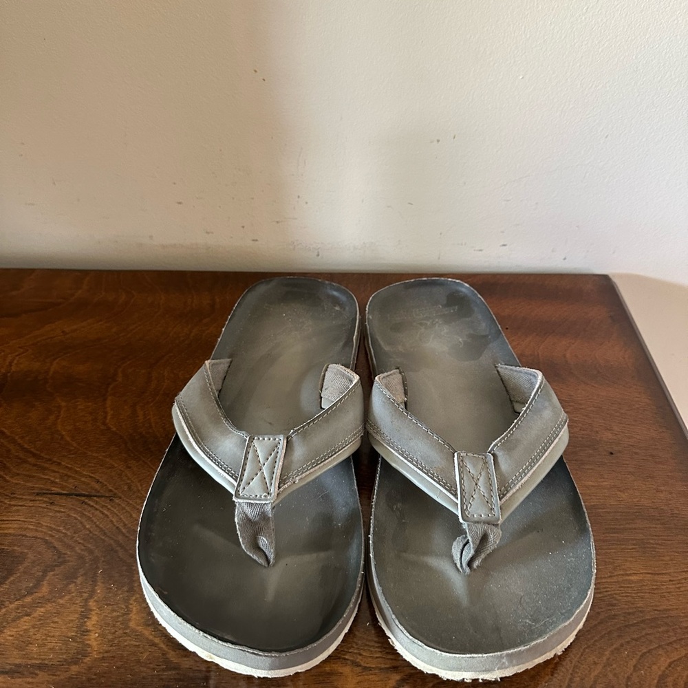 American Eagle Outfitters Gray Sandals size 11